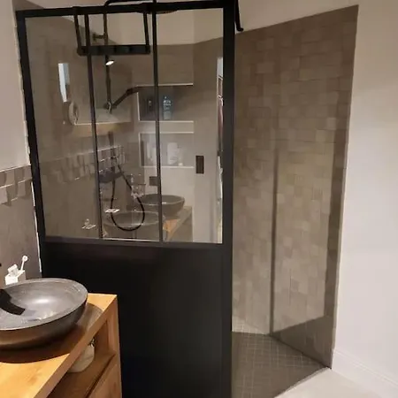 Luxueuse Sauna Jacuzzi Proche De La *